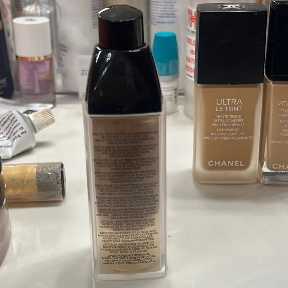 Chanel Foundation Set - Beige and Tan Shades - Picture 5 of 9